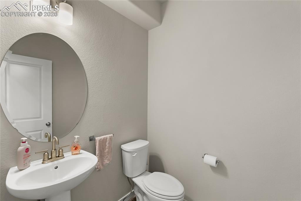 Image 7 of 37: Bathroom