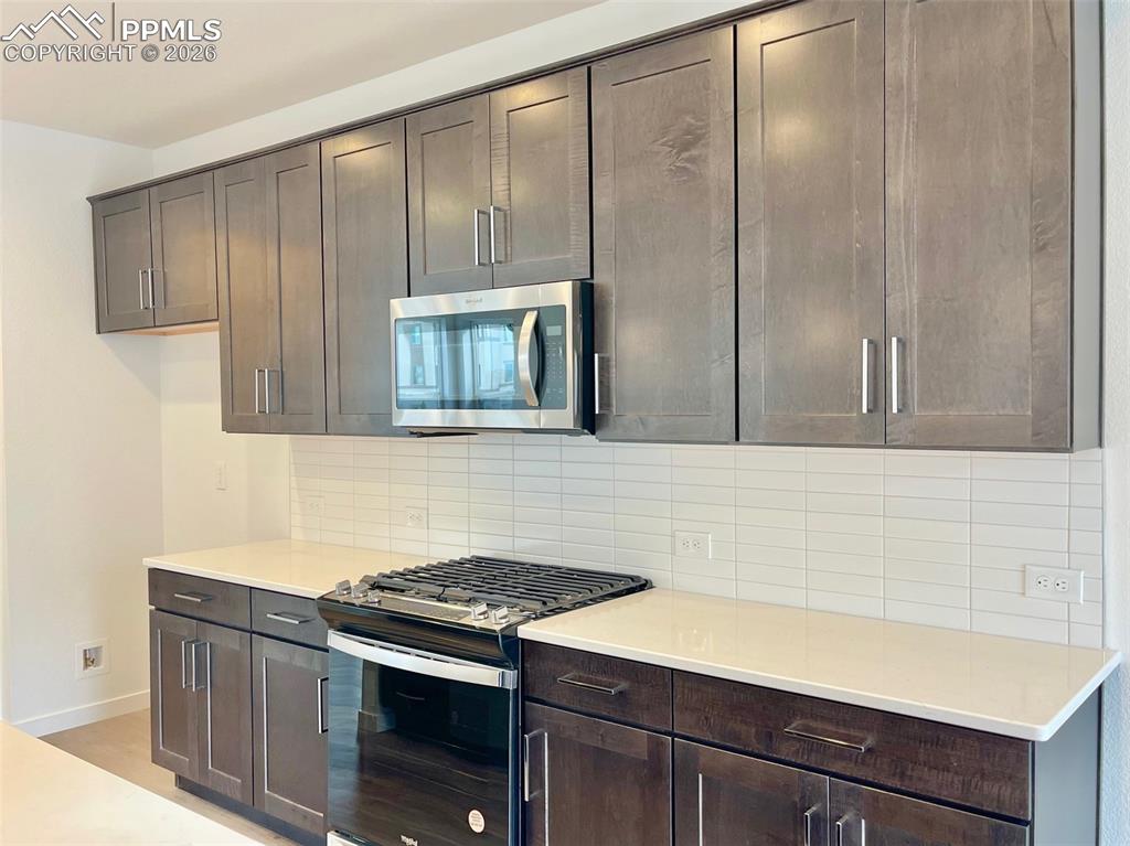 Image 12 of 22: Kitchen