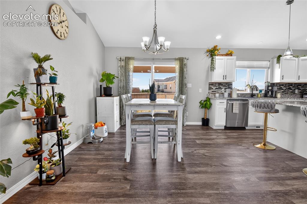 Image 12 of 38: Dining Area