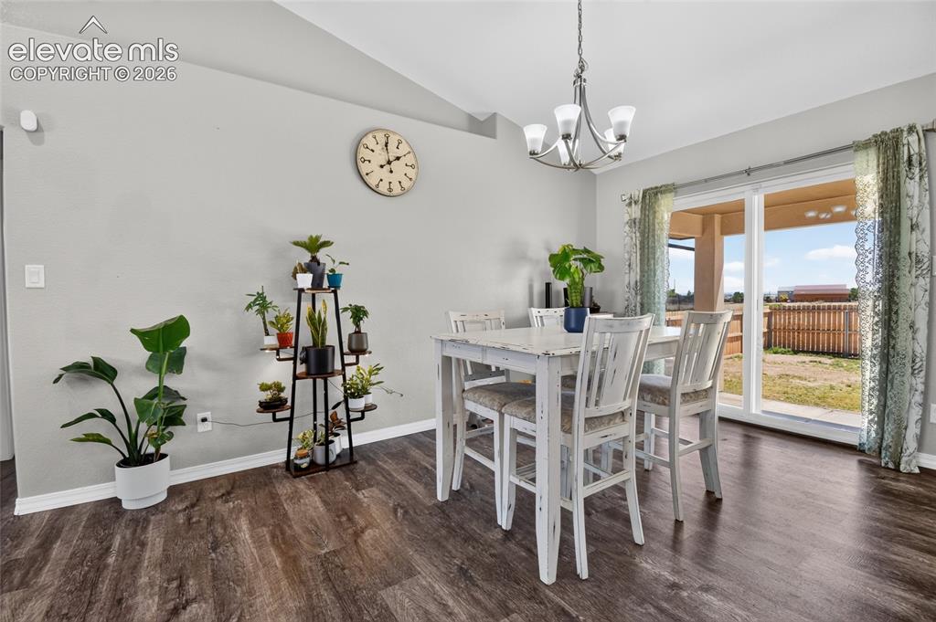 Image 14 of 38: Dining Area