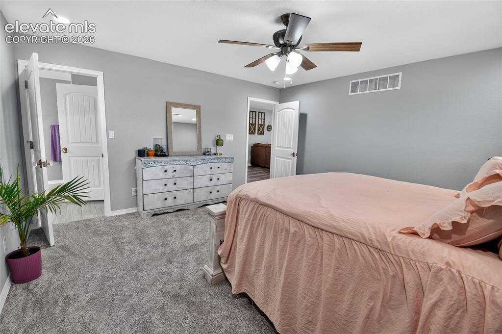 Image 19 of 38: Bedroom