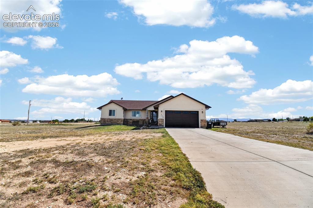 Image 33 of 38: 1 acre corner lot