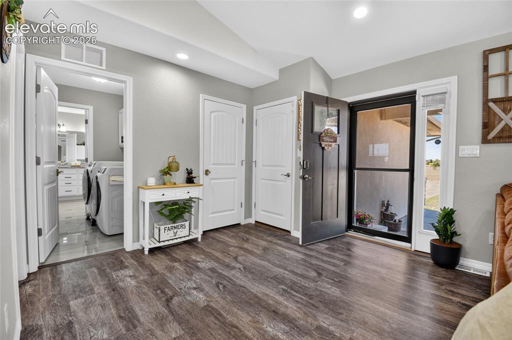 Image 4 of 38: Entryway