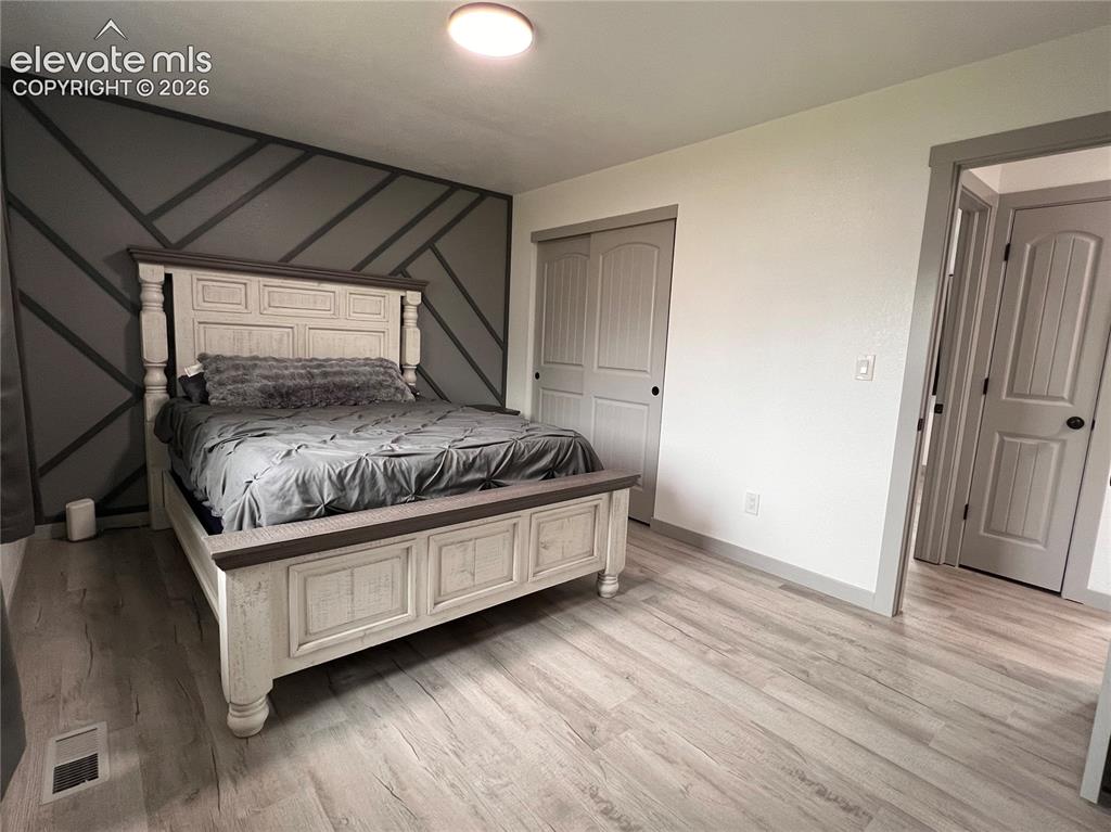 Image 12 of 24: Bedroom
