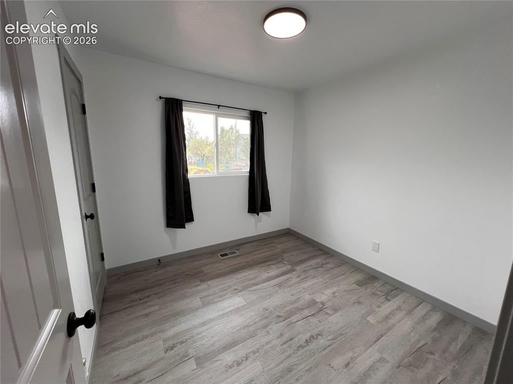 Image 16 of 24: Bedroom