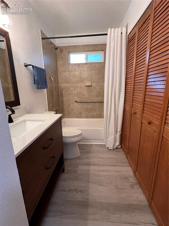Image 17 of 24: Bathroom
