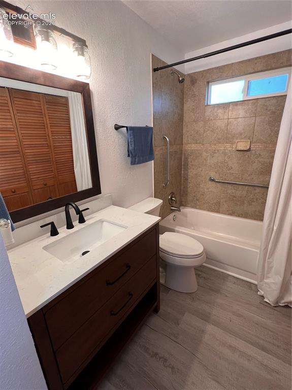 Image 18 of 24: Bathroom