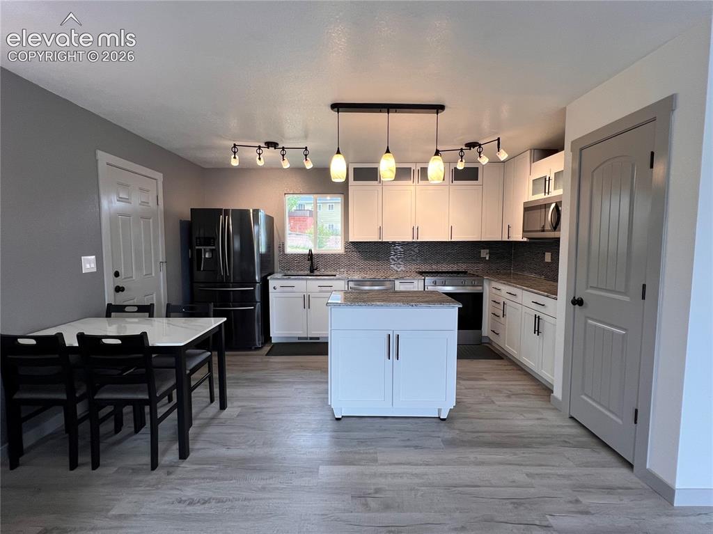 Image 2 of 24: Kitchen