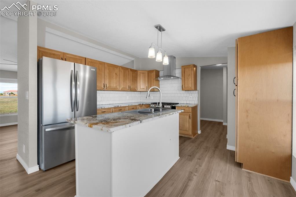 Image 10 of 39: Kitchen