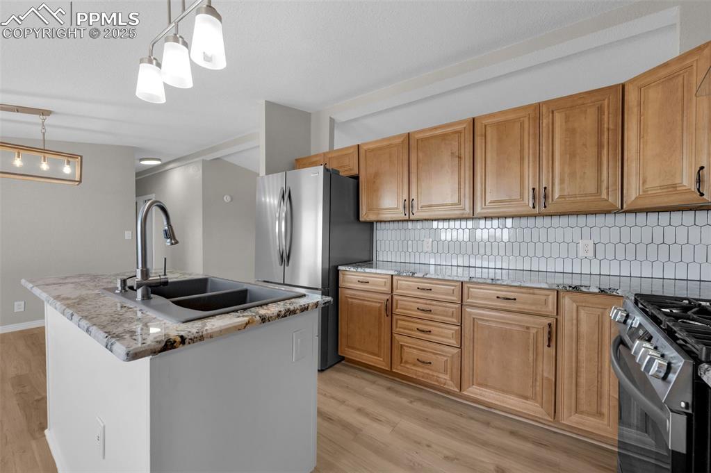 Image 3 of 39: Kitchen