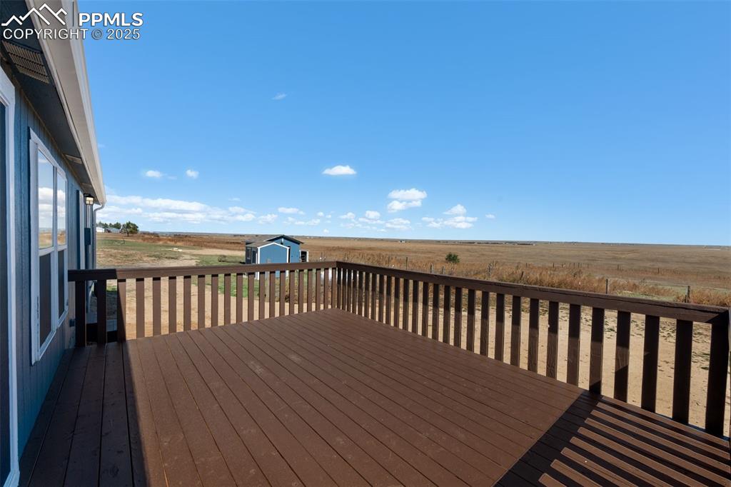 Image 36 of 39: Deck