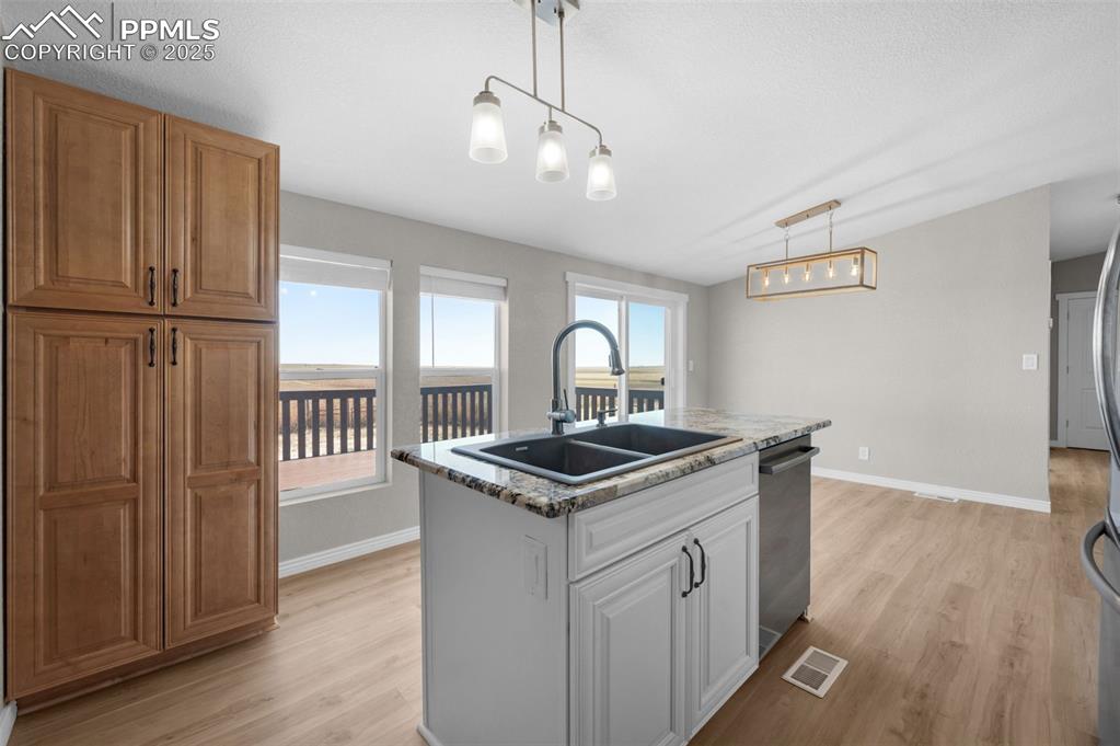 Image 6 of 39: Kitchen