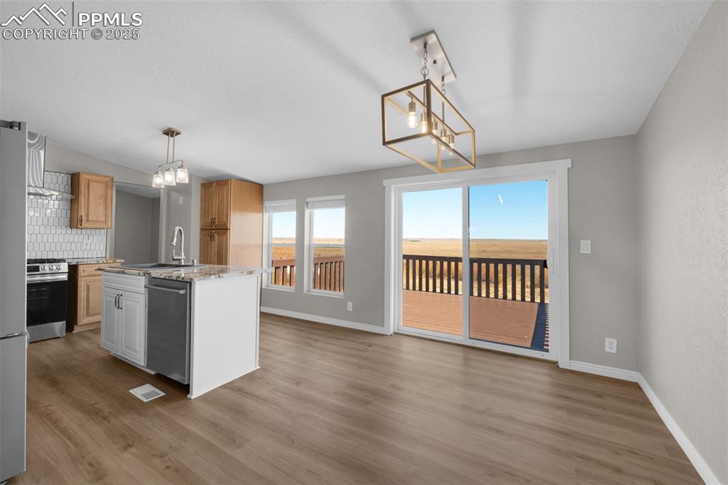 Image 7 of 39: Kitchen