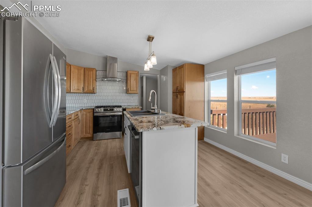 Image 8 of 39: Kitchen