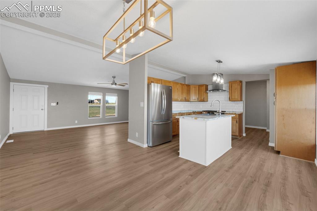 Image 9 of 39: Kitchen