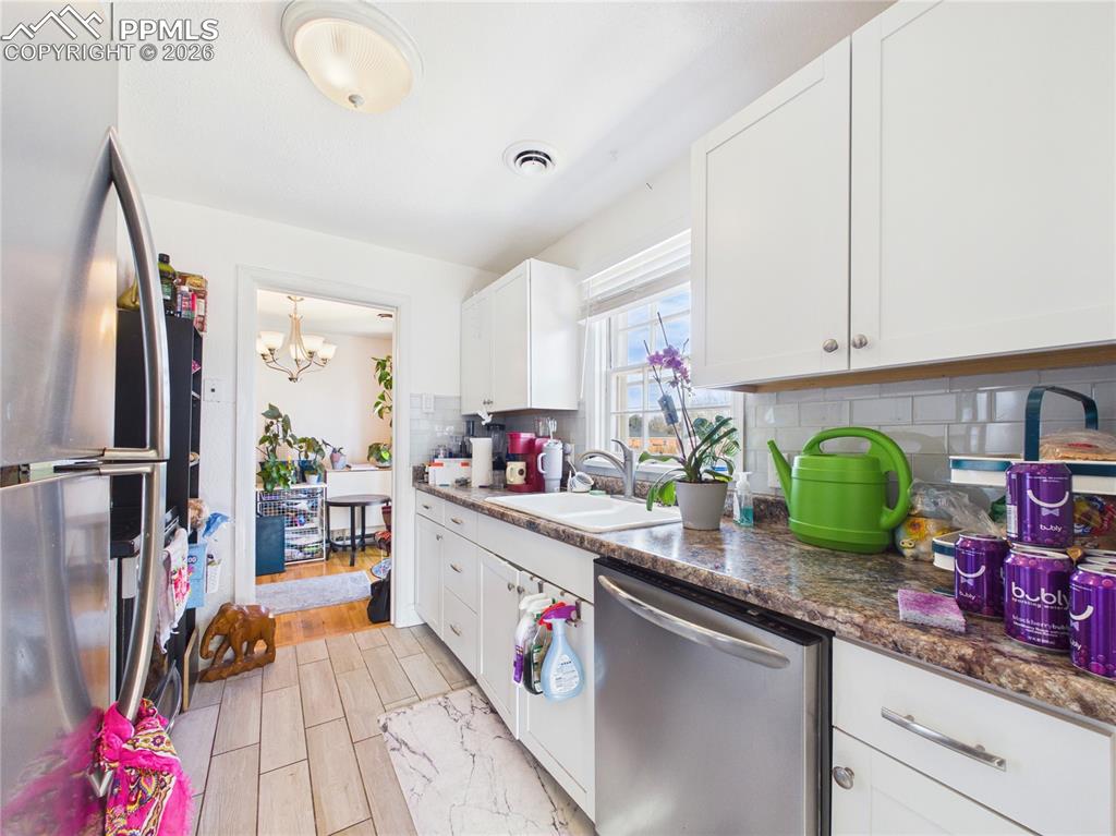 Image 10 of 26: Kitchen