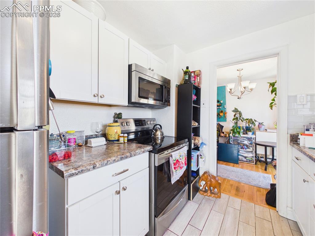 Image 11 of 26: Kitchen