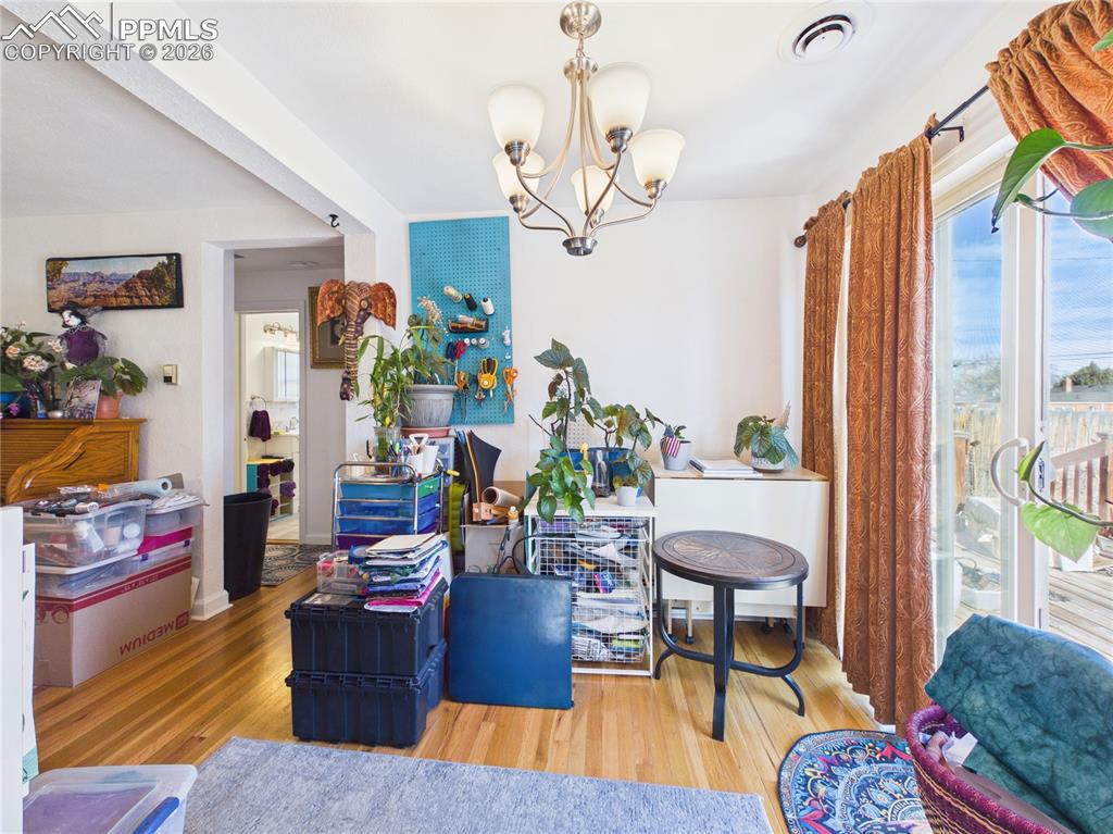 Image 12 of 26: Dining Area