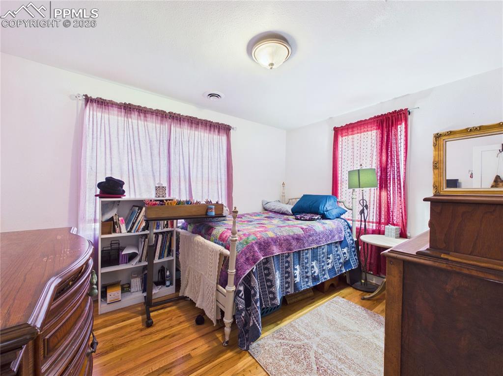 Image 13 of 26: Bedroom