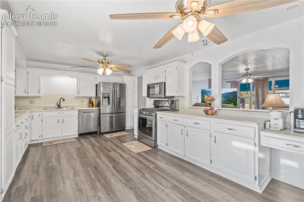 Image 10 of 40: Kitchen