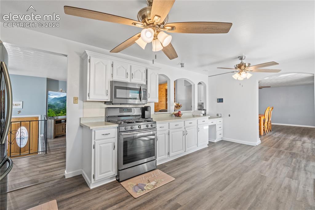 Image 11 of 40: Kitchen