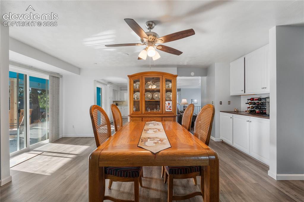 Image 14 of 40: Dining Area