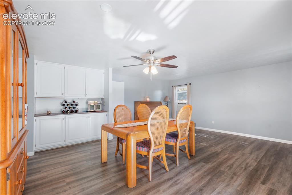 Image 15 of 40: Dining Area
