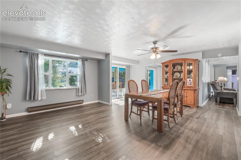 Image 16 of 40: Dining Area