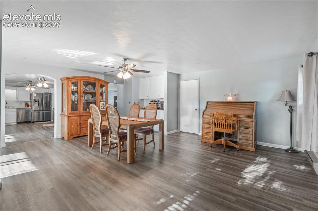 Image 17 of 40: Dining Area
