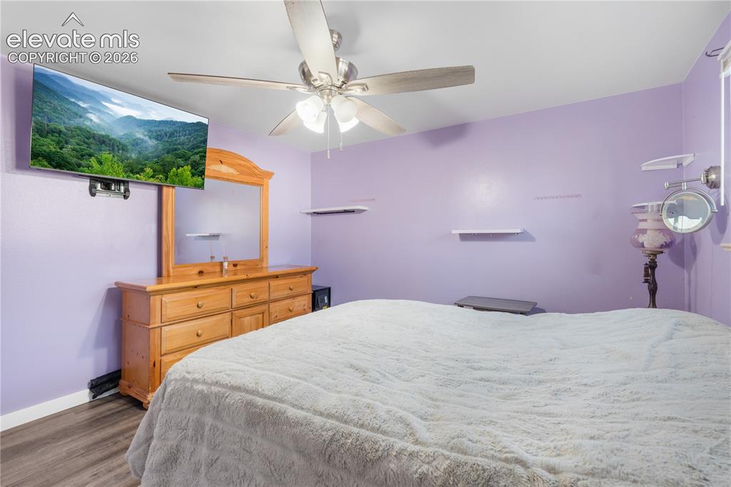 Image 19 of 40: Bedroom