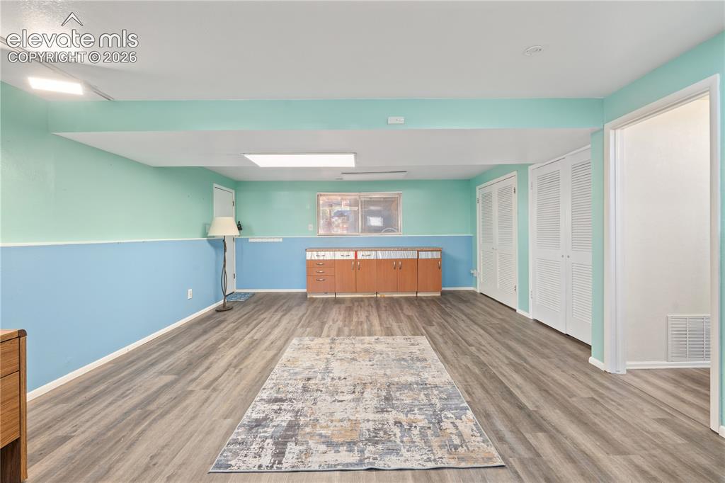 Image 23 of 40: Family Room