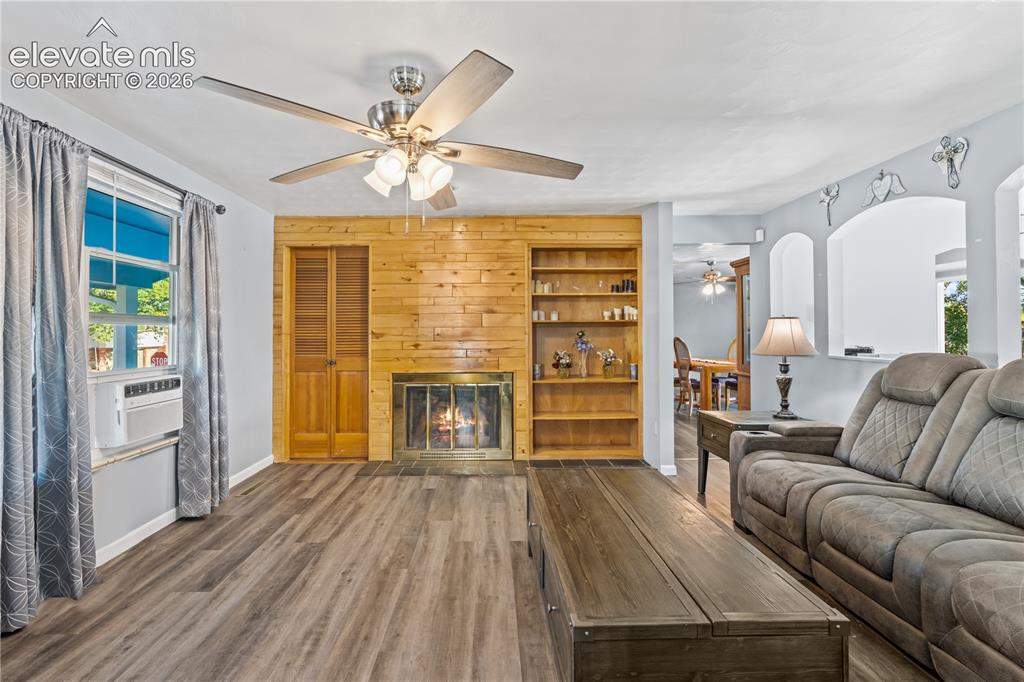 Image 7 of 40: Living Room