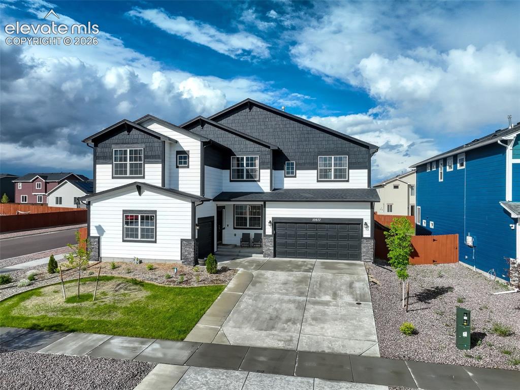 Image 5 of 50: Craftsman house featuring corner lot - three garage spaces. Single and doub