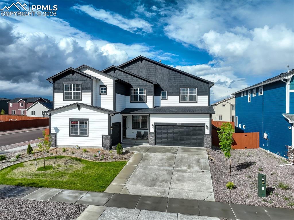 Image 6 of 50: Craftsman house featuring corner lot - three garage spaces. Single and doub