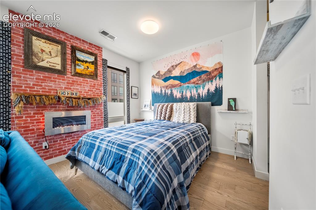 Image 6 of 29: Bedroom