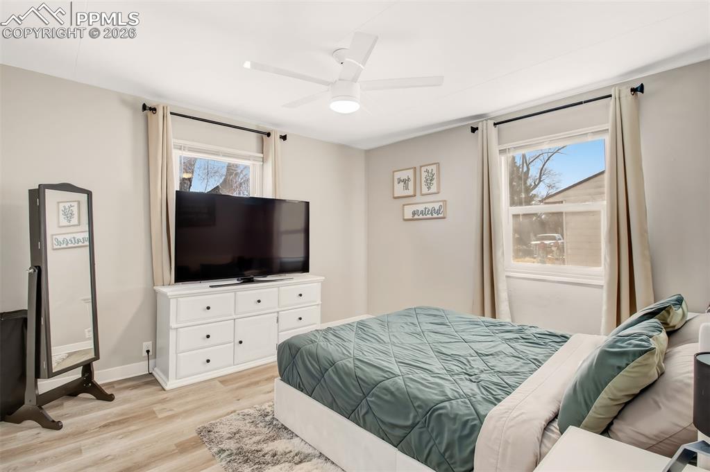 Image 11 of 21: Bedroom