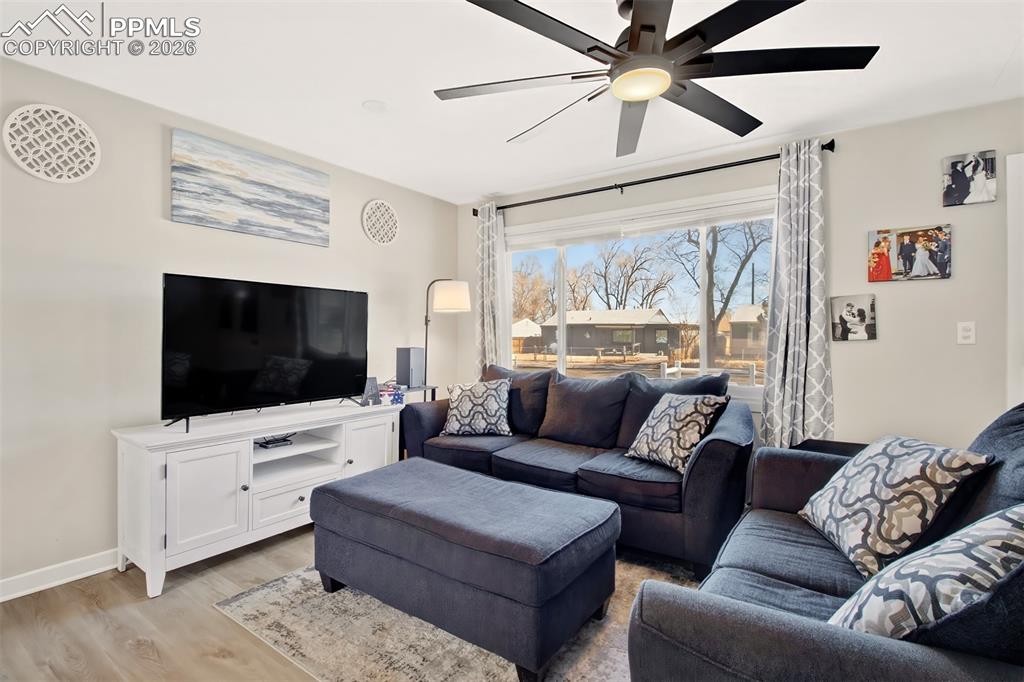 Image 5 of 21: Living Room