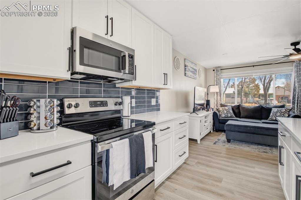 Image 7 of 21: Kitchen