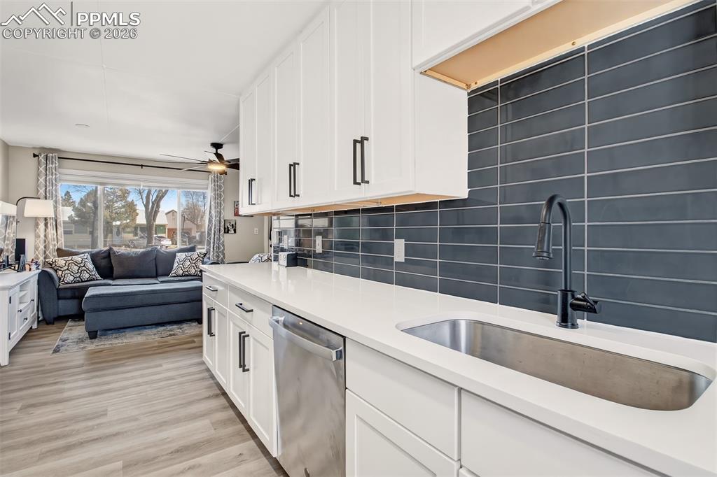 Image 9 of 21: Kitchen