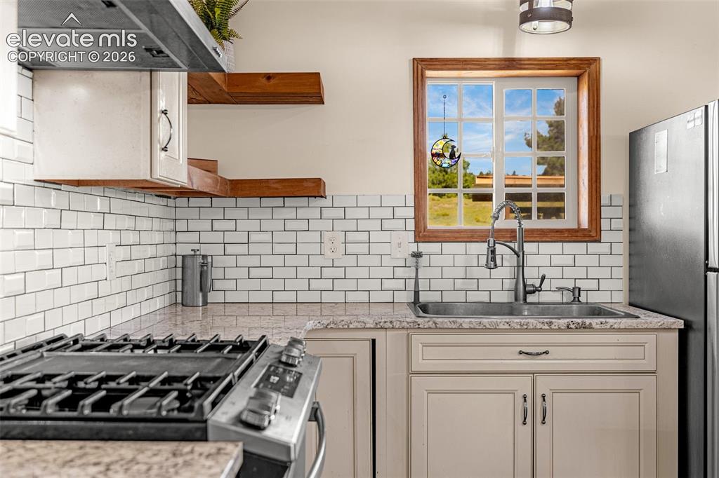 Image 11 of 48: Kitchen