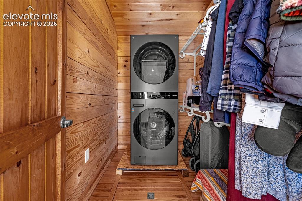 Image 21 of 48: Laundry