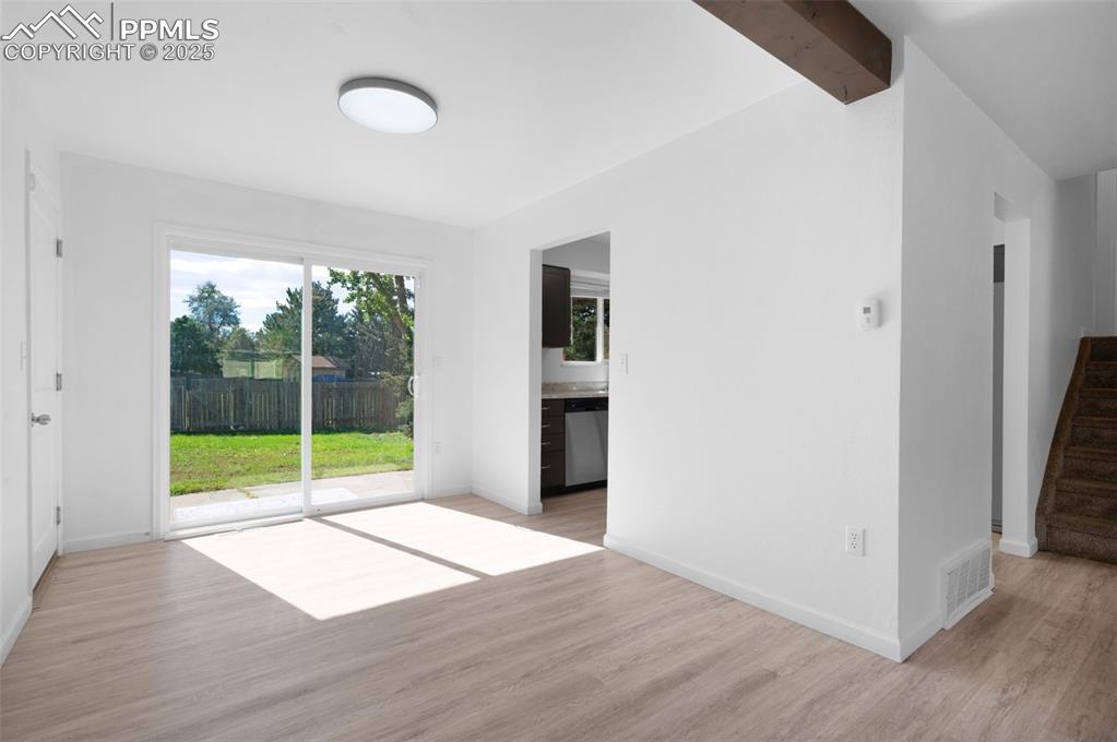 Image 10 of 32: Dining Area