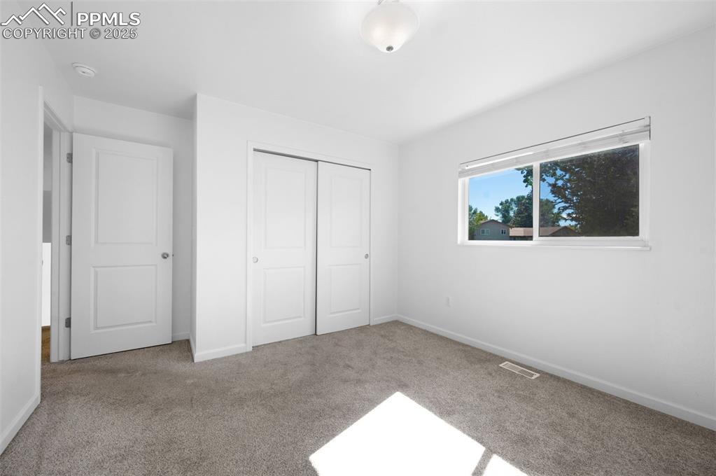 Image 16 of 32: Bedroom