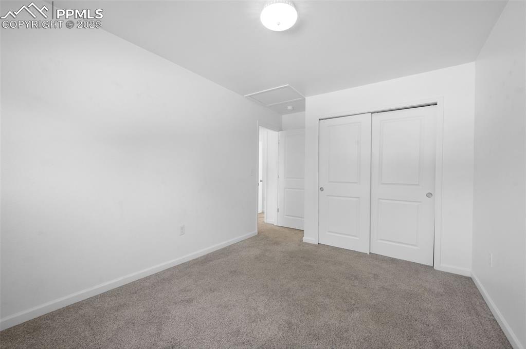 Image 19 of 32: Bedroom