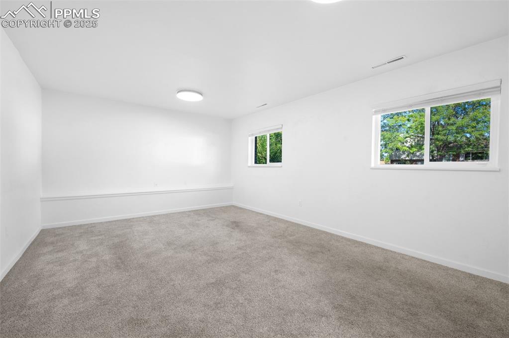 Image 22 of 32: Family Room