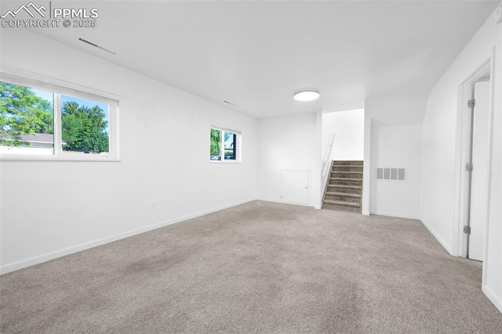 Image 24 of 32: Family Room