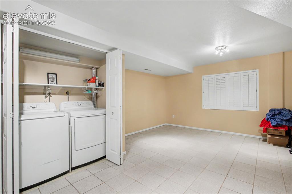 Image 18 of 25: Lower level laundry
