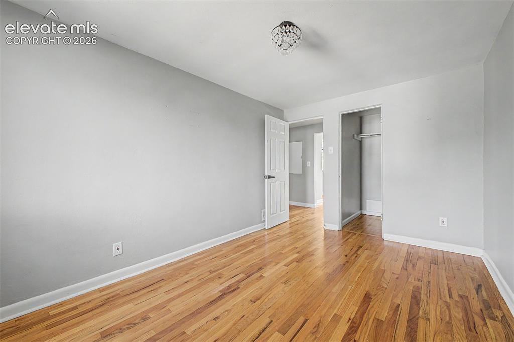 Image 22 of 40: Carpeted family room