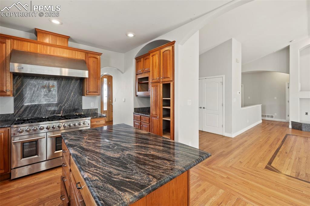 Image 12 of 50: Dining Room