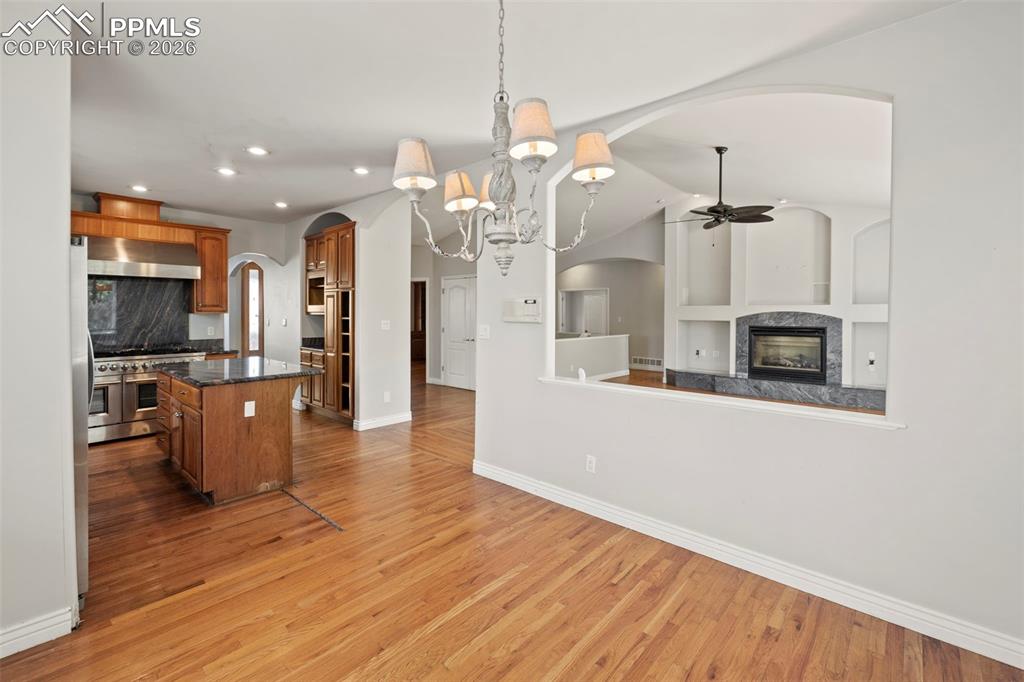 Image 13 of 50: Kitchen